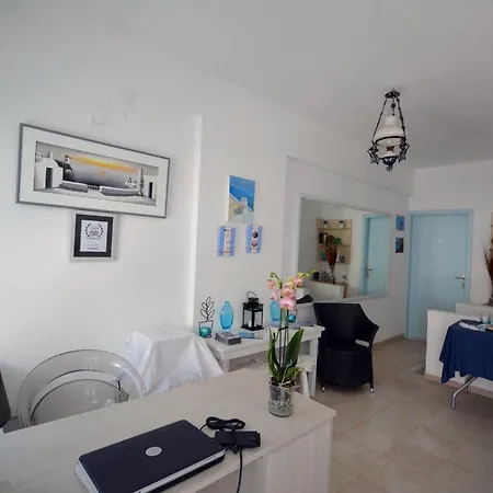 Aeolis Santorini * Περίσσα