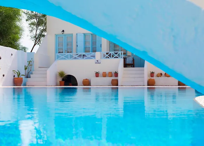 Aeolis Santorini 佩里萨